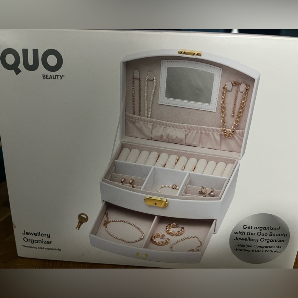 2 for 50 NWOT Quo Beauty White Jewelry Organizer